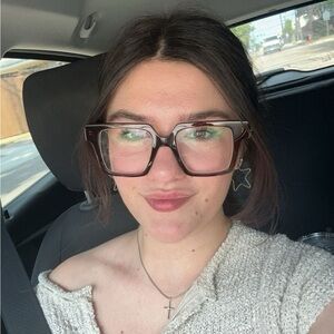 Meet your Posher, Isabel